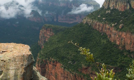 "Blyde River Canyon - Afrique du Sud 2009" by Valerie Hukalo is licensed under CC BY-NC-SA 2.0